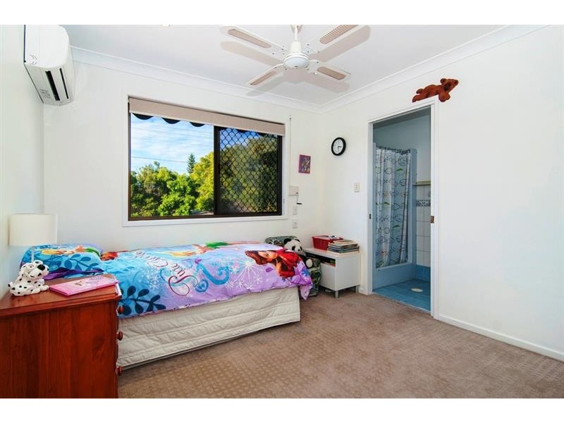 3 Bates St, Springwood QLD 4127