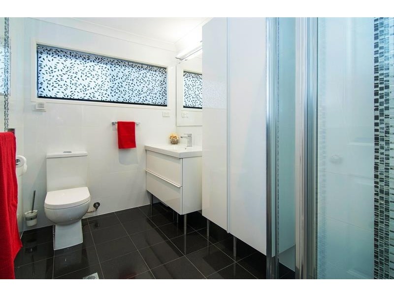 3 Bates St, Springwood QLD 4127