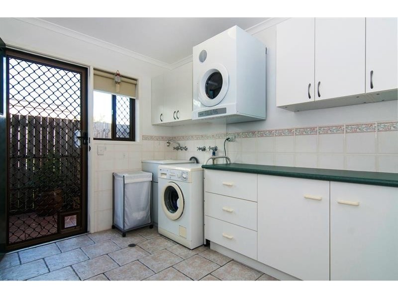 3 Bates St, Springwood QLD 4127