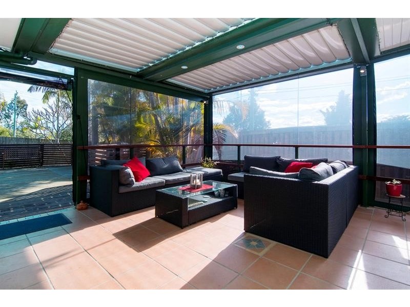 3 Bates St, Springwood QLD 4127