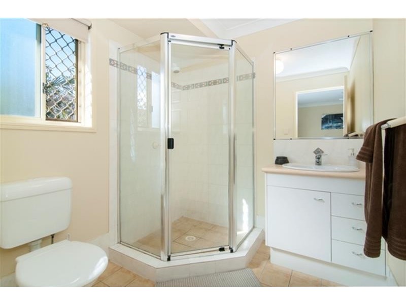 13 Lake Breeze Dr, Loganholme QLD 4129