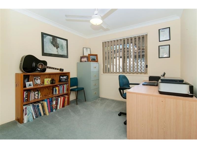 13 Lake Breeze Dr, Loganholme QLD 4129