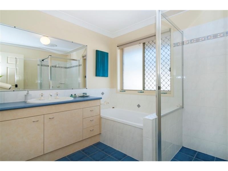 13 Lake Breeze Dr, Loganholme QLD 4129