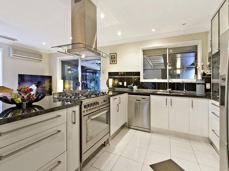 12 SELANGOR Ct, Tanah Merah QLD 4128