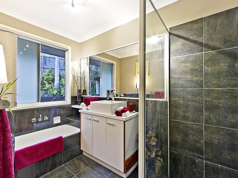 12 SELANGOR Ct, Tanah Merah QLD 4128