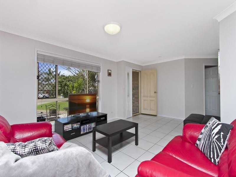 27 Jempal Ct, Tanah Merah QLD 4128