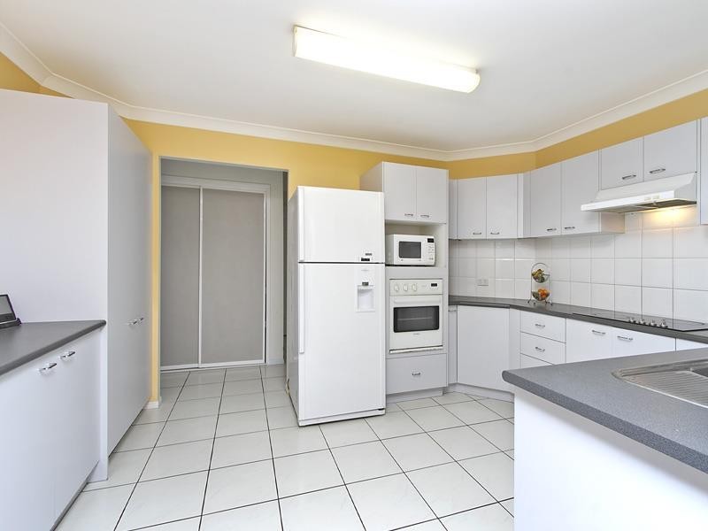 27 Jempal Ct, Tanah Merah QLD 4128