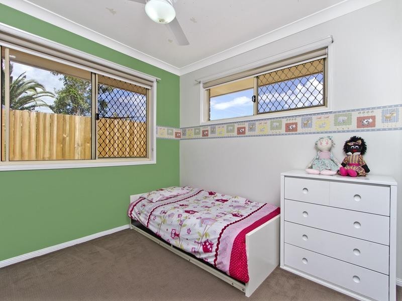 27 Jempal Ct, Tanah Merah QLD 4128