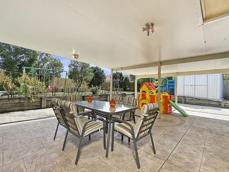 27 Jempal Ct, Tanah Merah QLD 4128