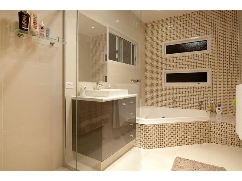 33 Yarabah Cres, Shailer Park QLD 4128