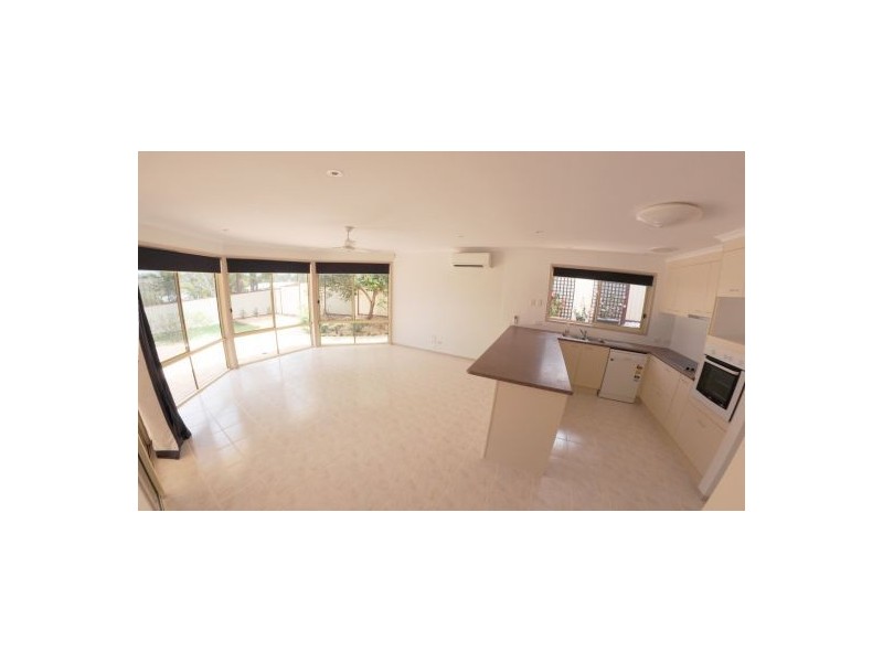 27 Tecoma, Kingston QLD 4114