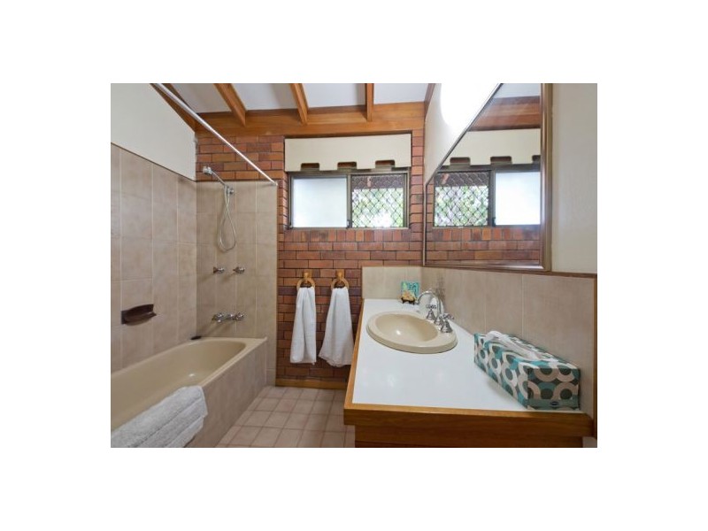 8 Celandine St, Shailer Park QLD 4128