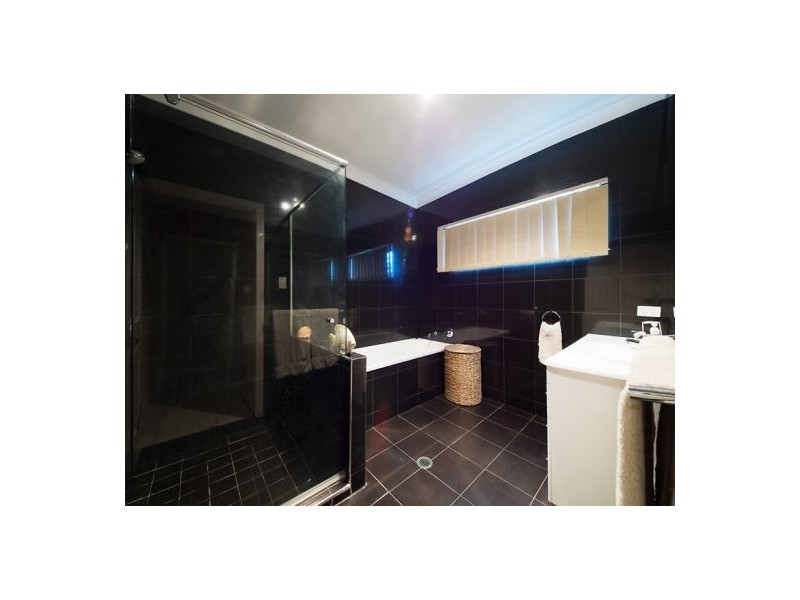 32 Lockyer Place, Crestmead QLD 4132