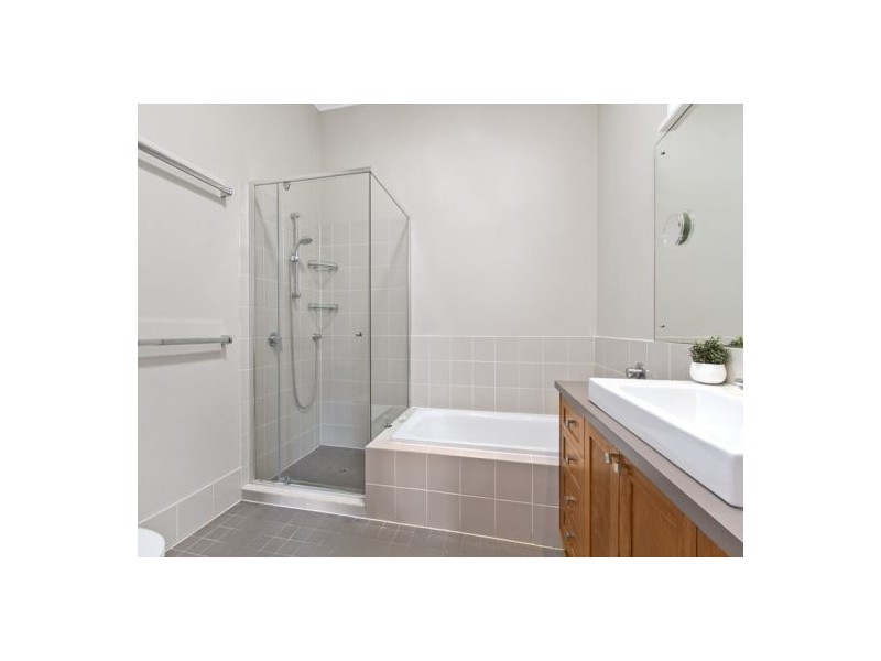 16 Young Street, Milton QLD 4064