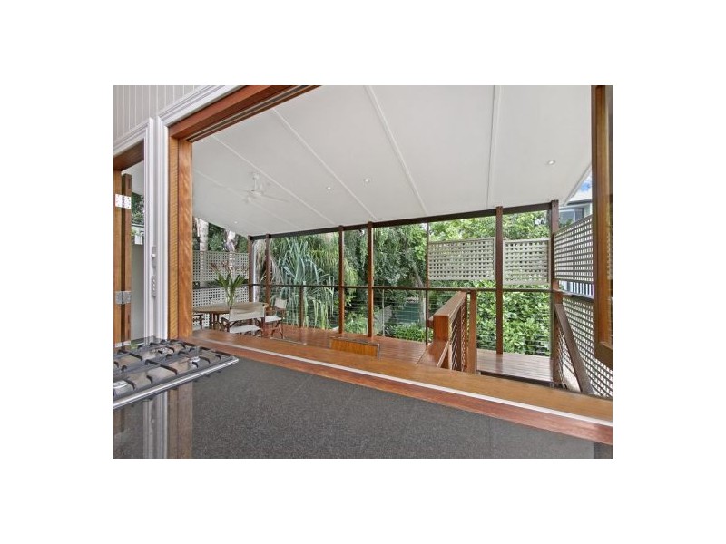 16 Young Street, Milton QLD 4064