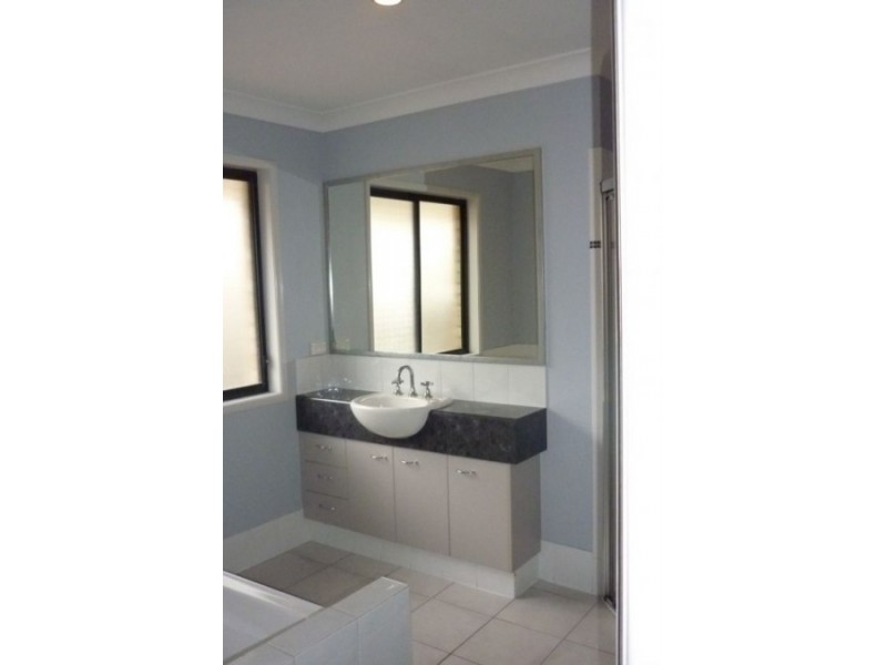 1 Golfgreen Terrace, Meadowbrook QLD 4131
