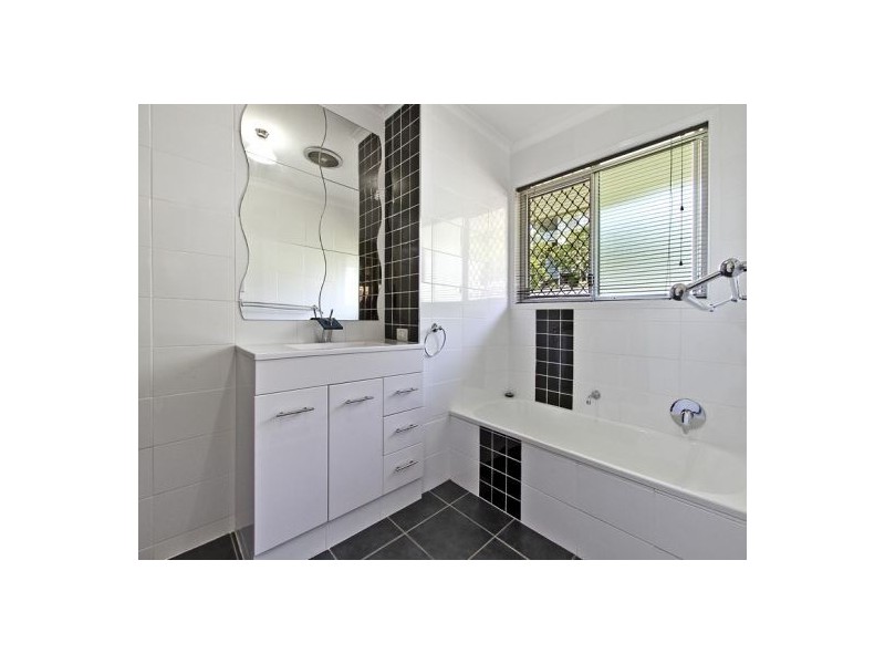 1 Pelewan Court, Tanah Merah QLD 4128