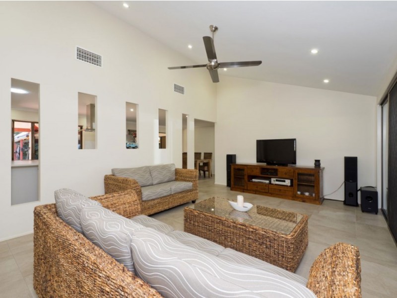 10 Blackthorn Crescent, Shailer Park QLD 4128