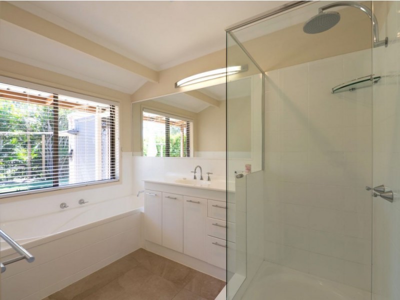 10 Blackthorn Crescent, Shailer Park QLD 4128