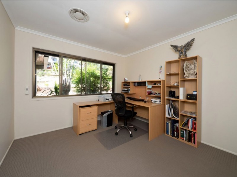 10 Blackthorn Crescent, Shailer Park QLD 4128