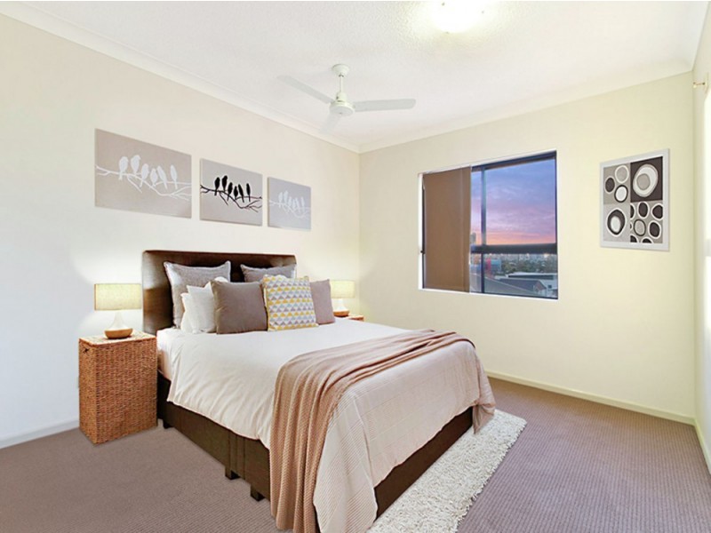 23/11 Kitchener Street, Coorparoo QLD 4151