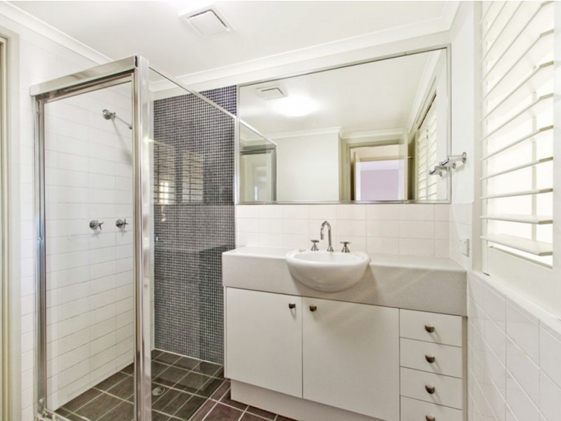 23/11 Kitchener Street, Coorparoo QLD 4151