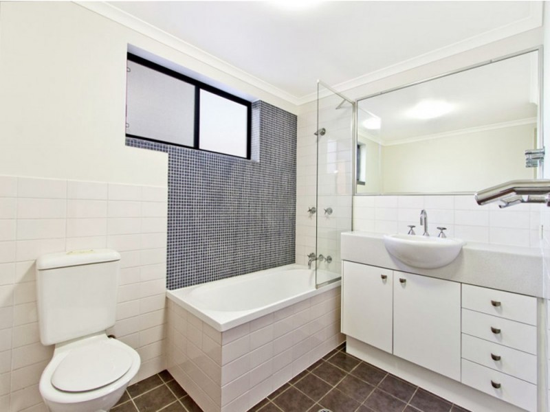 23/11 Kitchener Street, Coorparoo QLD 4151