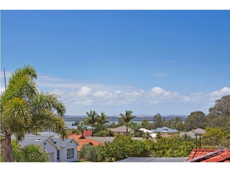 8 St Ives Court, Redland Bay QLD 4165