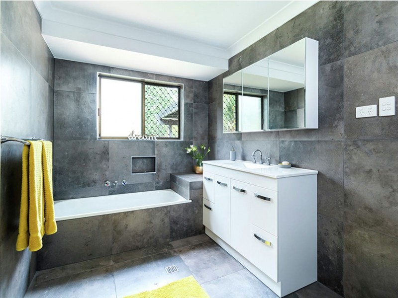 15 Sherwood Crescent, Daisy Hill QLD 4127