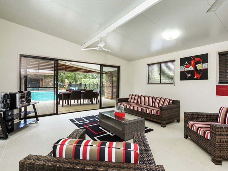 8 Omaru St, Loganholme QLD 4129