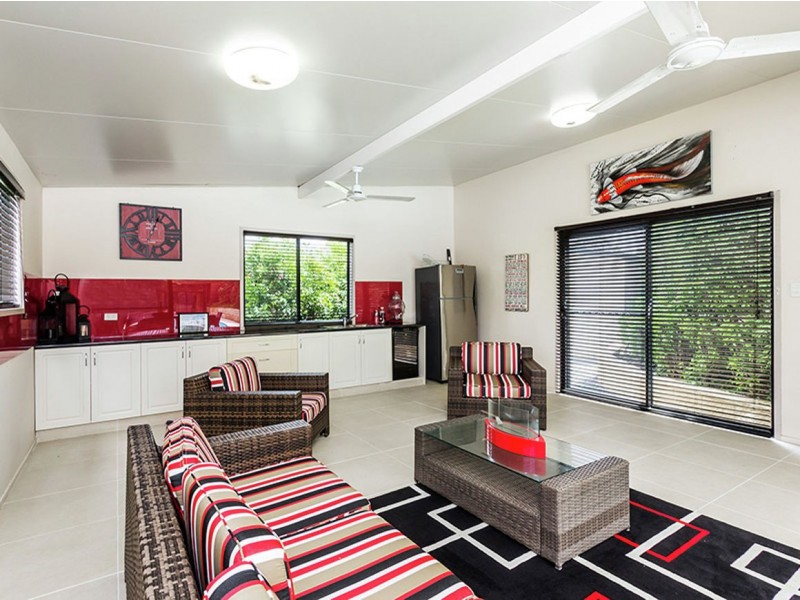 8 Omaru St, Loganholme QLD 4129