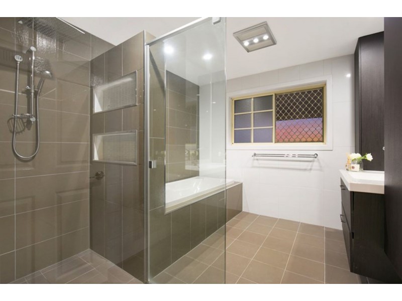 70 Pohon Drive, Tanah Merah QLD 4128