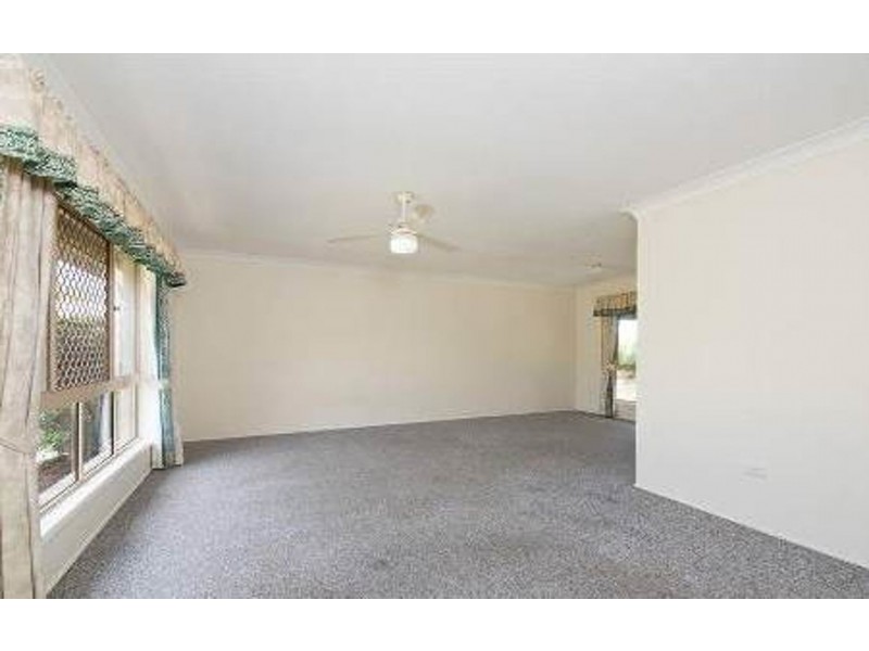 8 Jay Court, Redland Bay QLD 4165