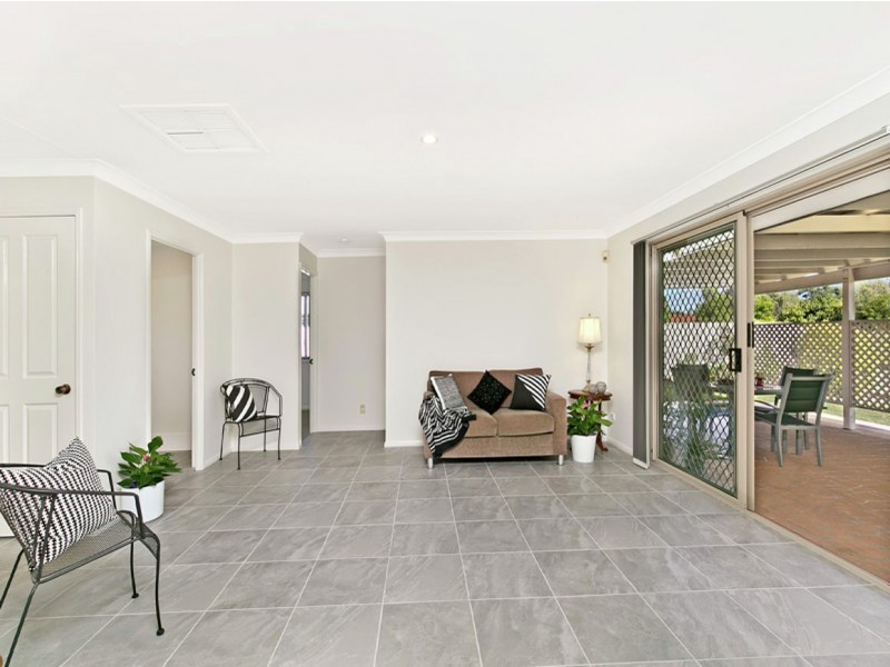 16 HANLON STREET, Tanah Merah QLD 4128