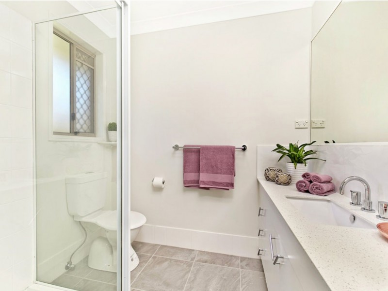 16 HANLON STREET, Tanah Merah QLD 4128