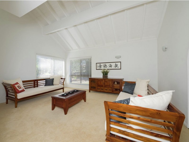 8 Springwell Avenue, Springwood QLD 4127