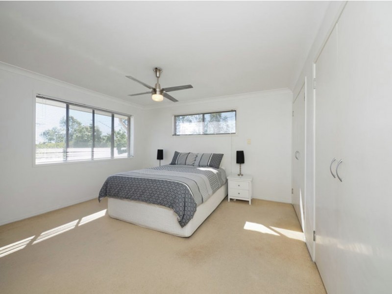 8 Springwell Avenue, Springwood QLD 4127