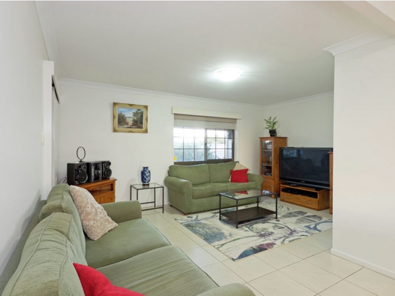 33 Cowra Street, Tanah Merah QLD 4128