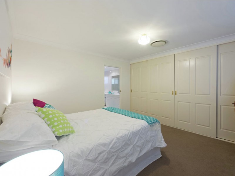 33 Cowra Street, Tanah Merah QLD 4128