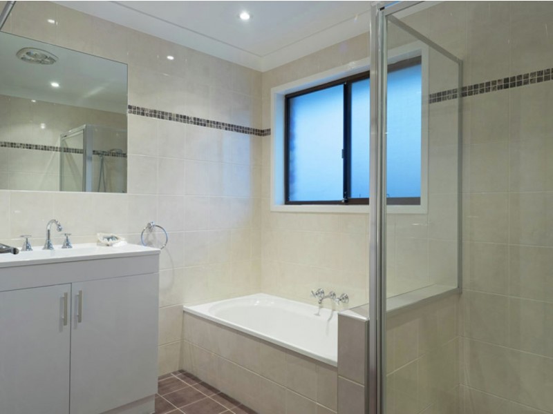 33 Cowra Street, Tanah Merah QLD 4128