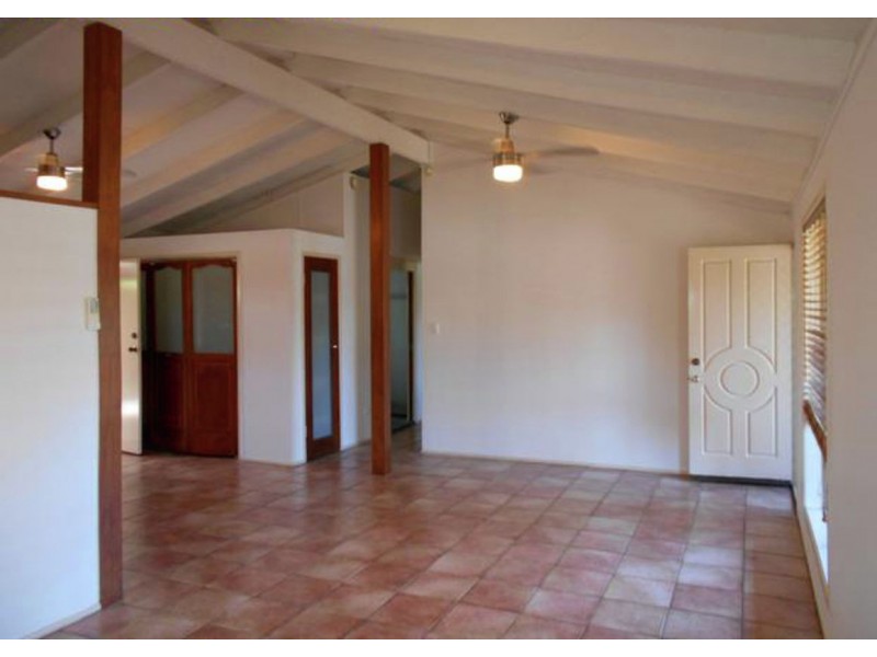 2 Savage Street, Tanah Merah QLD 4128