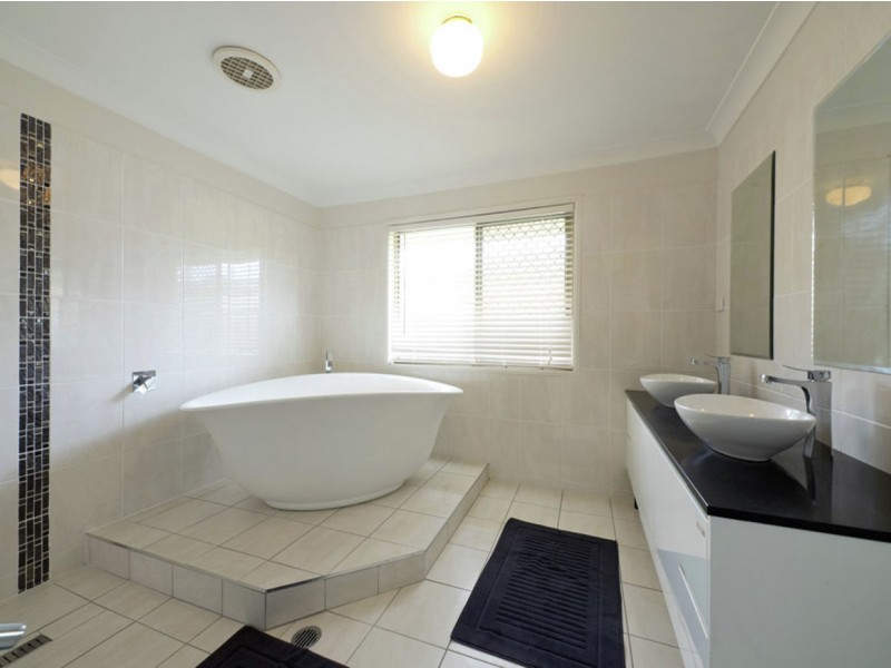 4 Linthorpe Court, Capalaba QLD 4157