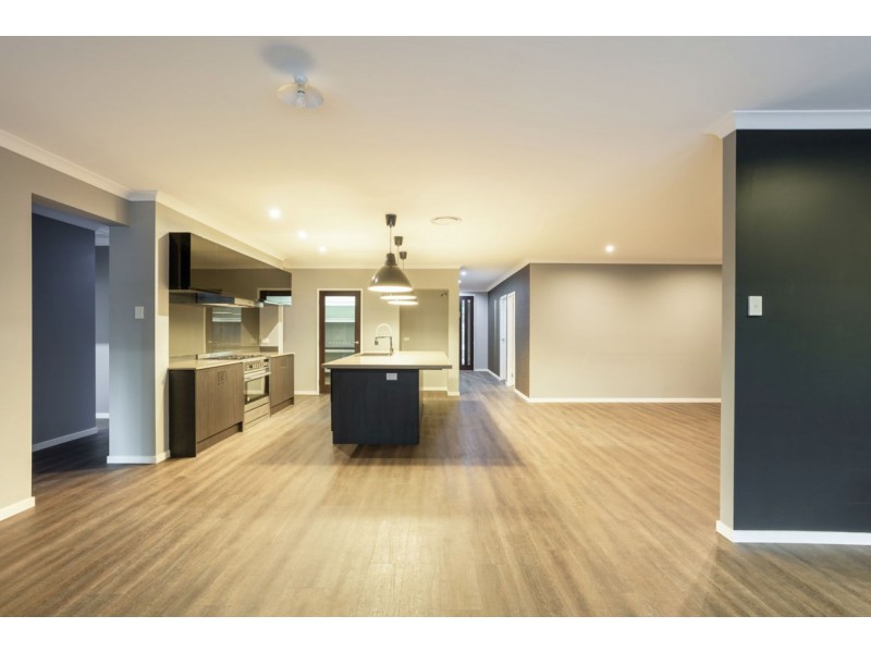 10 Abang Ave, Tanah Merah QLD 4128