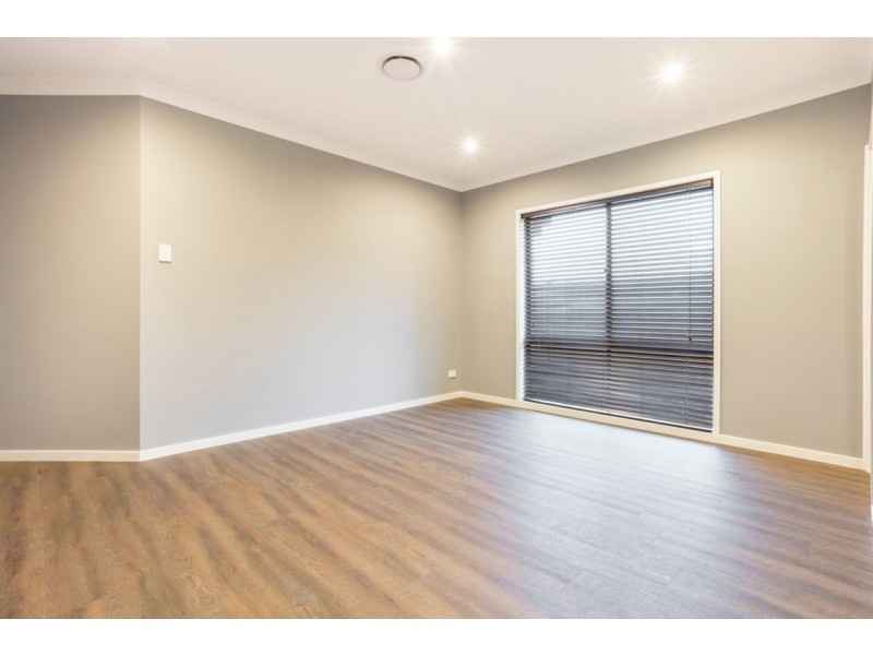 10 Abang Ave, Tanah Merah QLD 4128
