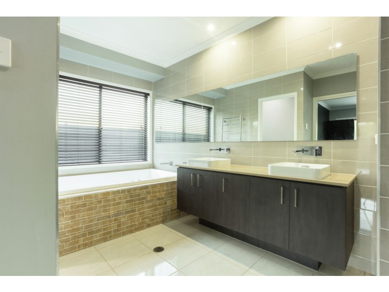 10 Abang Ave, Tanah Merah QLD 4128