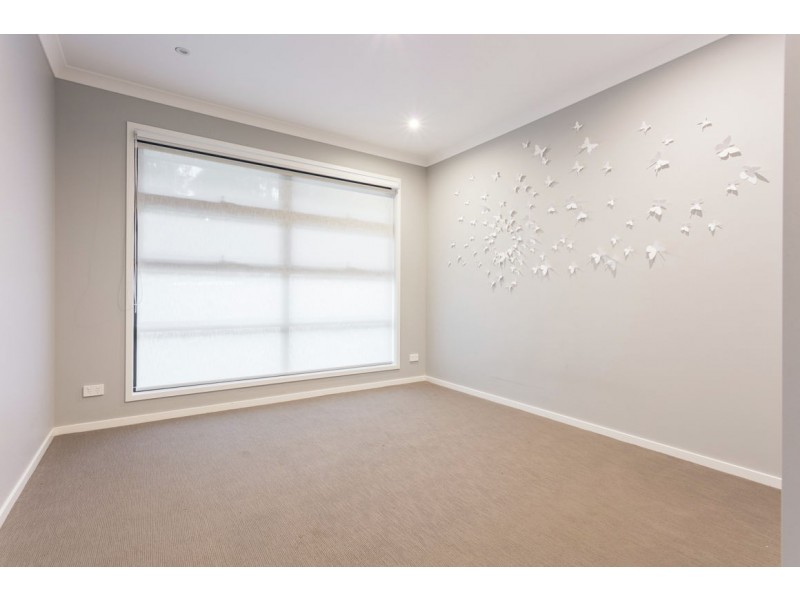 10 Abang Ave, Tanah Merah QLD 4128