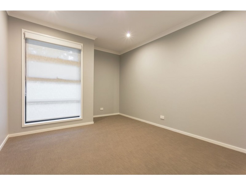 10 Abang Ave, Tanah Merah QLD 4128