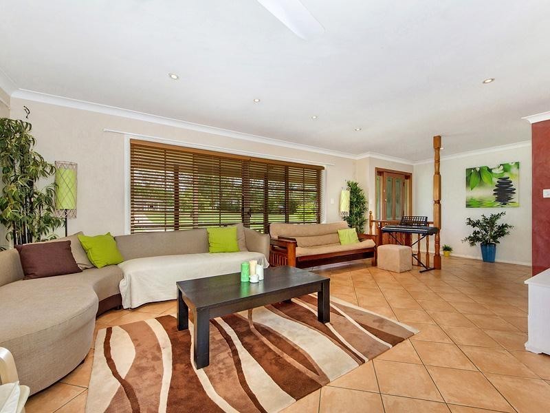 1 Derwent Avenue, Helensvale QLD 4212