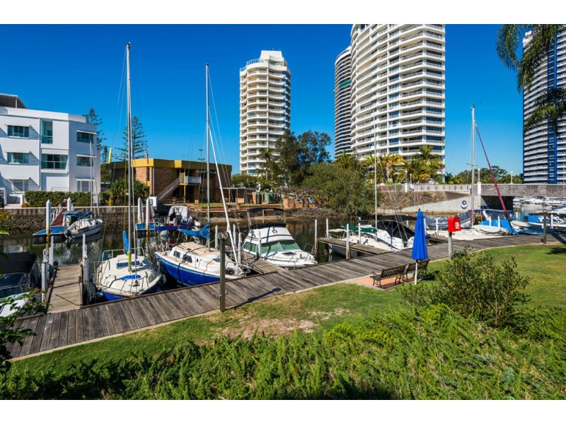 21/37 Bayview Street, Runaway Bay QLD 4216