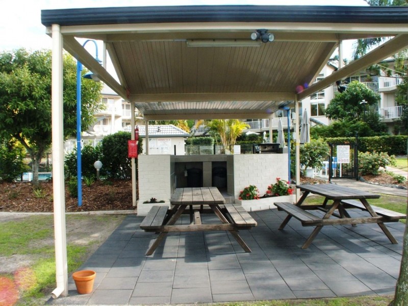 21/37 Bayview Street, Runaway Bay QLD 4216